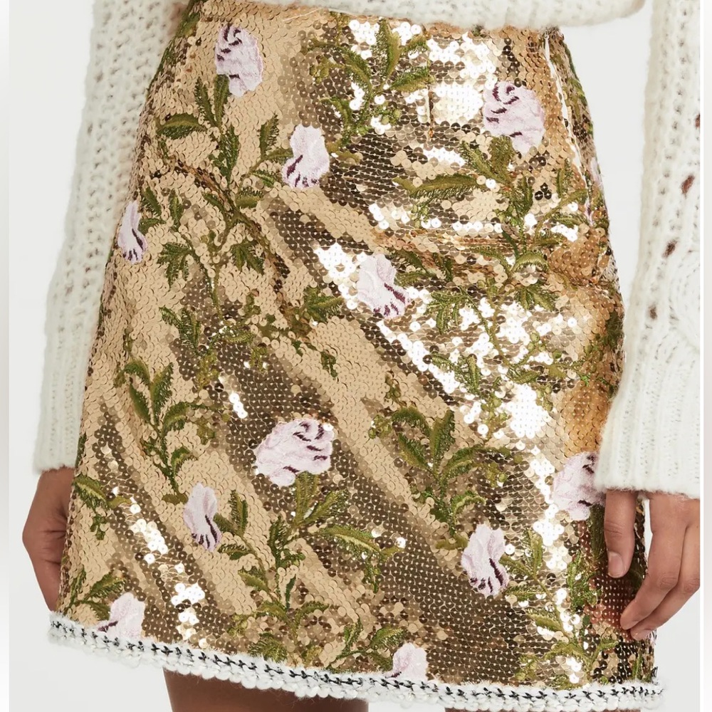 Giambattista Valli gold sequin skirt with rose embellishments. Size 40